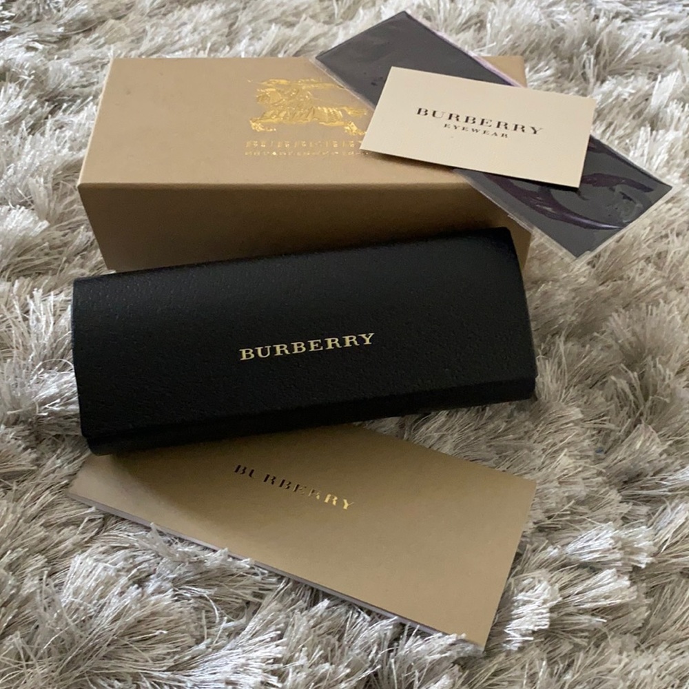 Burberry sunglasses case w/ box